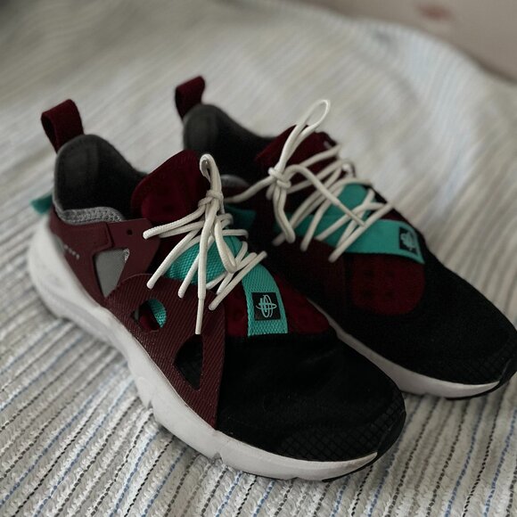 Nike Huarache-Type 'Team Red'  (looks Maroon), Black, Teal BQ5102-600 - Picture 2 of 5